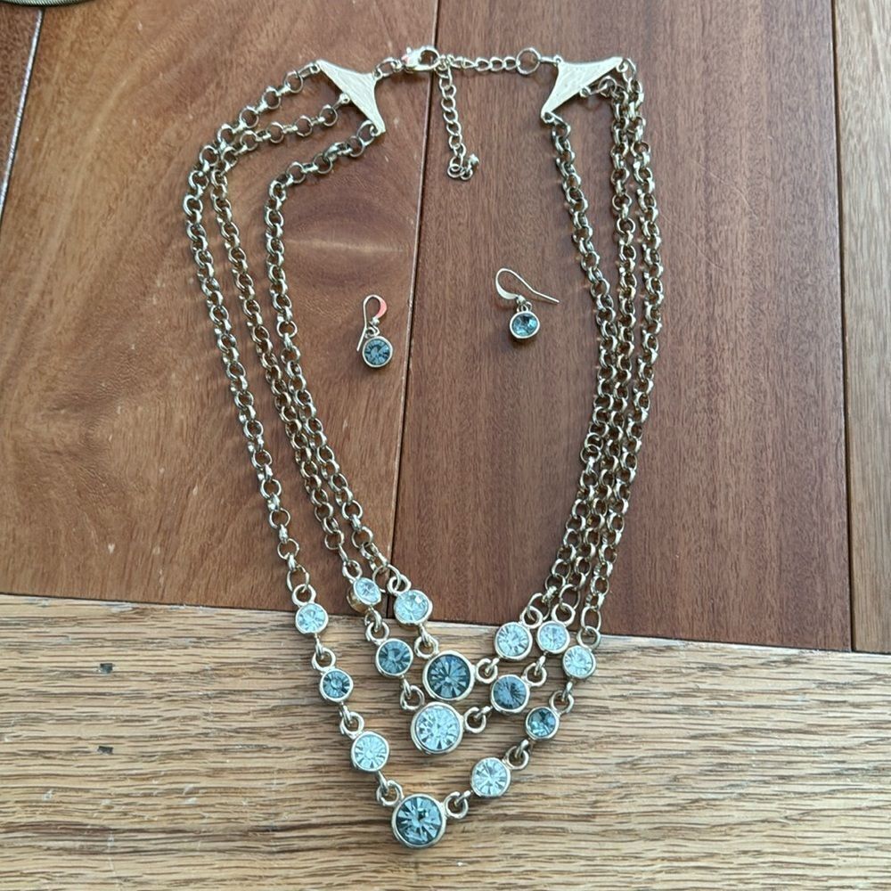‎Necklace and earrings layers set